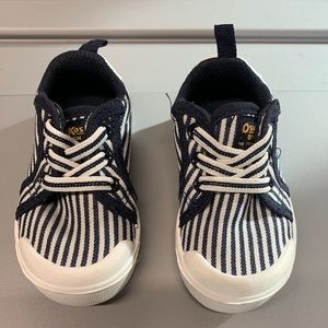 Oshkosh toddler shoe
